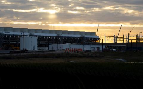 The sun sets as construction continues at Microsoft’s data center project Nov. 13, 2025, in Mount Pleasant, Wis. Joe Timmerman/ Wisconsin Watch.